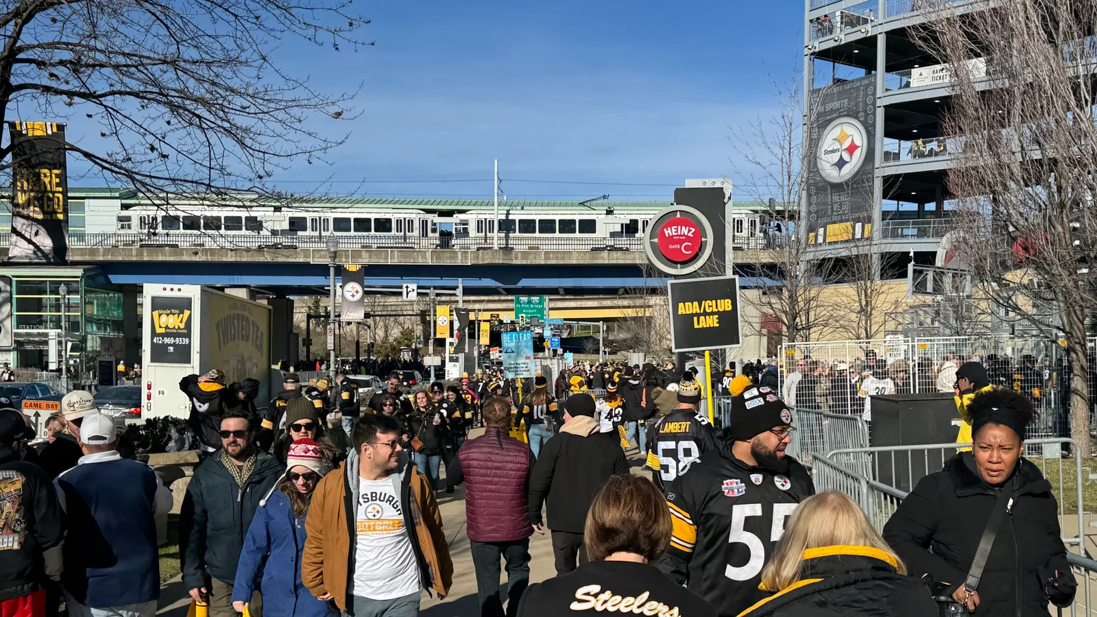 Steelers vs. Bengals, 8 p.m. taken on the North Shore (Live coverage). Photo by DEJAN KOVACEVIC / DKPS